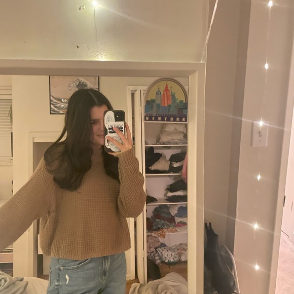 Cropped brown hollister sweater - Picture 2 of 3